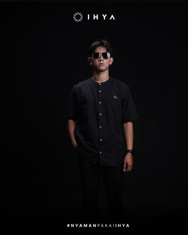 Kemko Azhar Black – Baju Koko Lengan Pendek Pria Dewasa Hitam