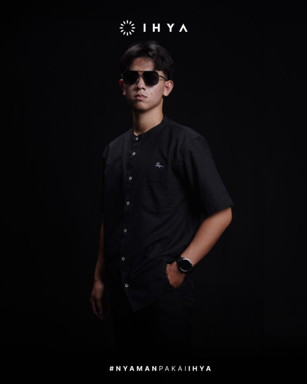 Kemko Azhar Black – Baju Koko Lengan Pendek Pria Dewasa Hitam - Image 4
