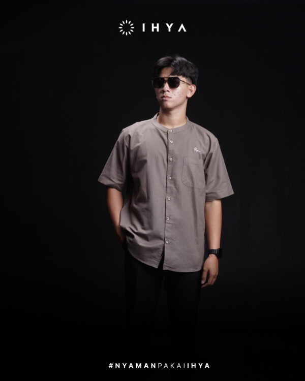 Kemko Azhar Grey – Baju Koko Lengan Pendek Pria Dewasa Abu Abu