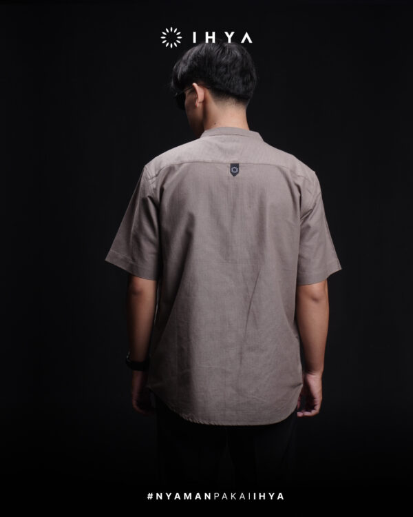 Kemko Azhar Grey – Baju Koko Lengan Pendek Pria Dewasa Abu Abu - Image 5