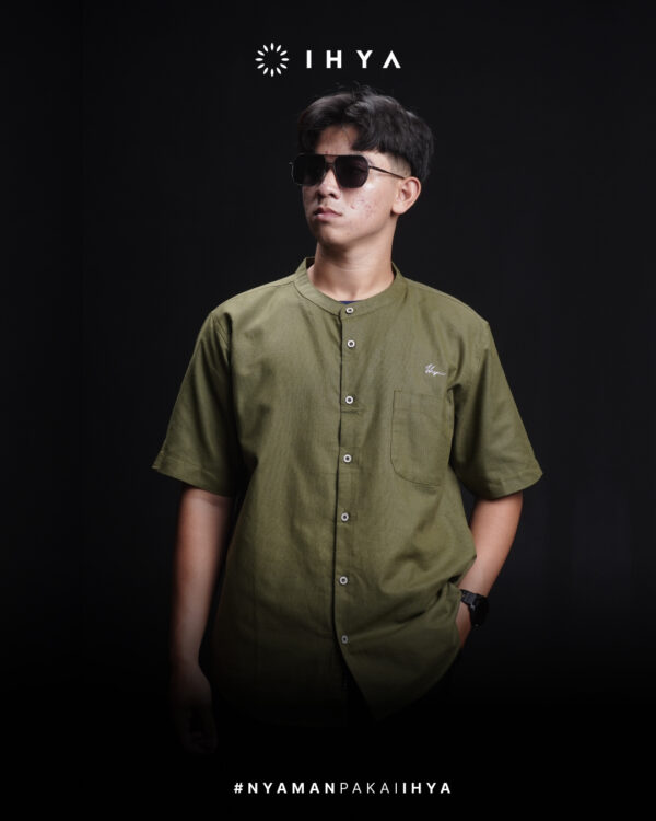 Kemko Azhar Olive – Baju Koko Lengan Pendek Pria Dewasa Olive